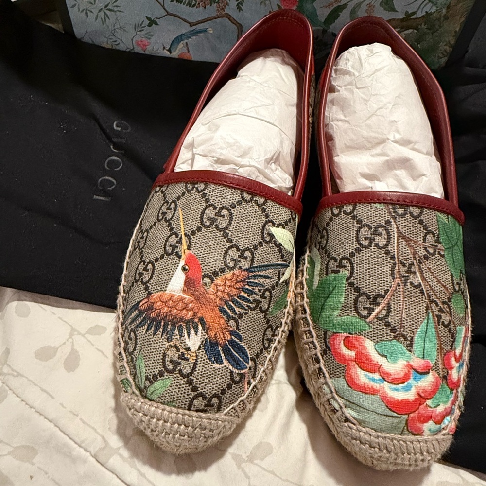 Gucci Beige and Red Espadrilles with Bird Motif